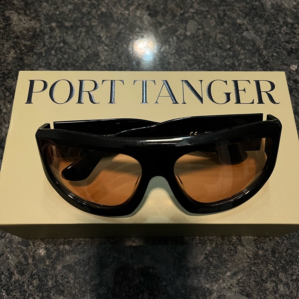 ✨SOLD✨Black and Brown Sunglasses